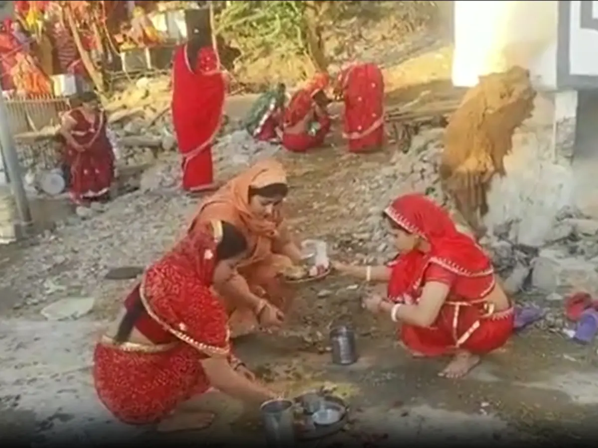 शीतला अष्टमी पर सवाई माधोपुर में आस्था का सैलाब, महिलाओं ने ठंडे पकवानों का लगाया भोग