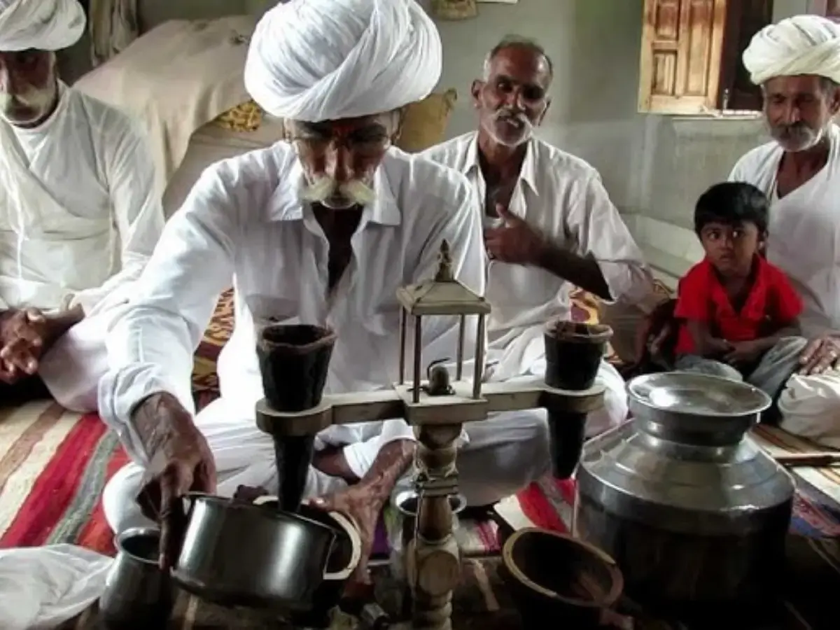 क्या है राजस्थानी मनुहार रस्म, चांदी में बर्तन में परोसा जाता है धीमा जहर?