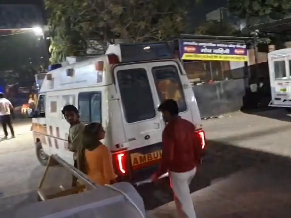 भिवाड़ी जिला अस्पताल में एक साथ पहुंचे सात शव, मिट्टी ढहने से श्रमिकों की मौत