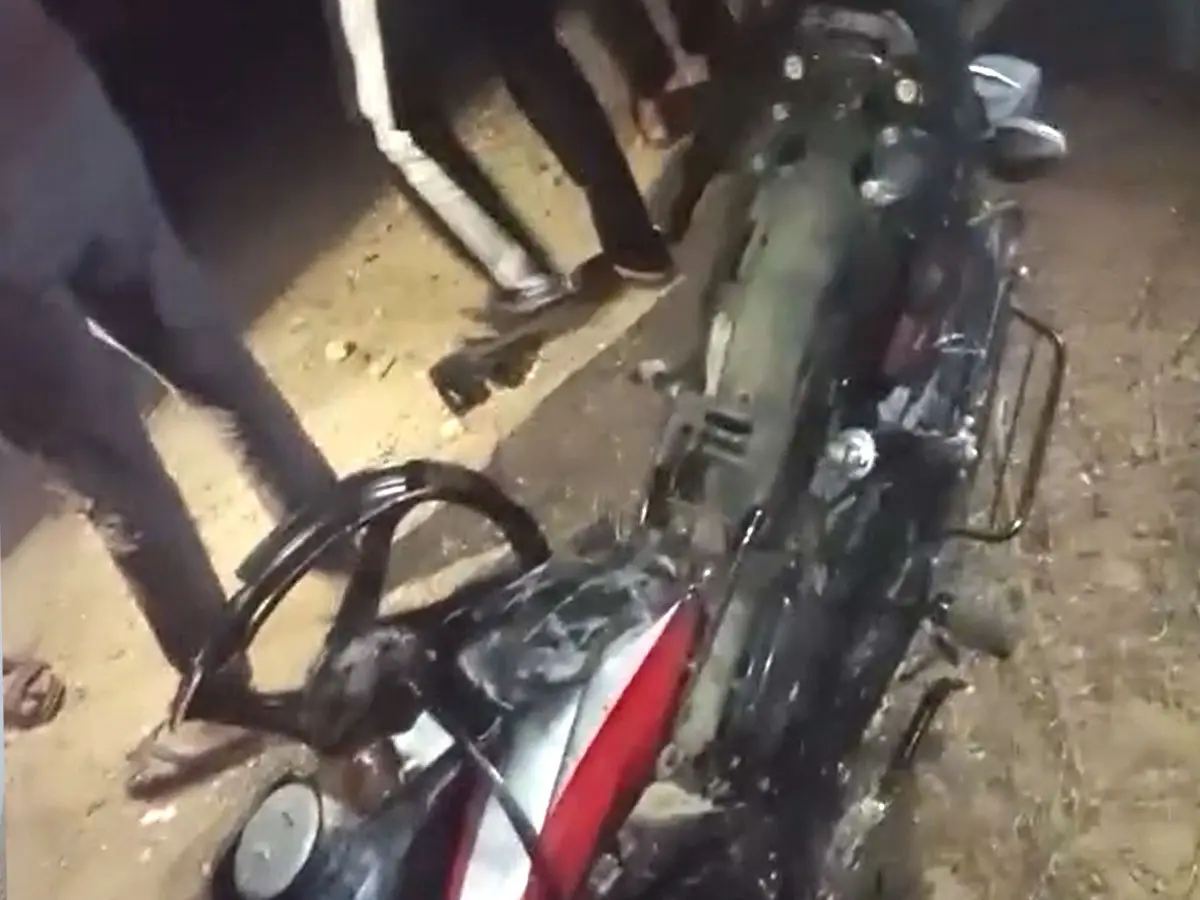 चूरू के सरदारशहर में शादी में जा रहे 3 युवकों को पिकअप ने कुचला, दो की मौके पर मौत