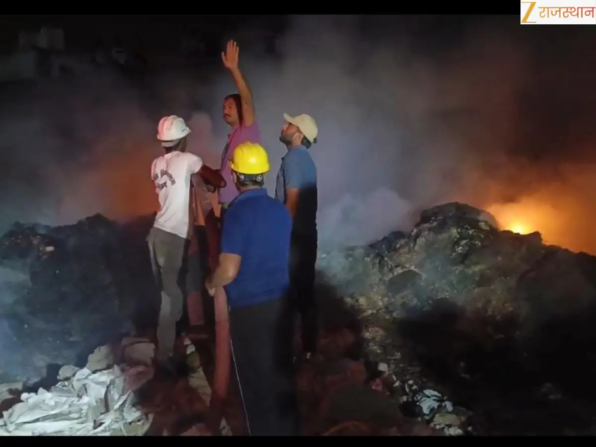 नीमराना में कबाड़ के ढेर में भीषण आग, जापानी जोन-इंडियन जोन में मचा हड़कंप, 3 घंटे बाद काबू