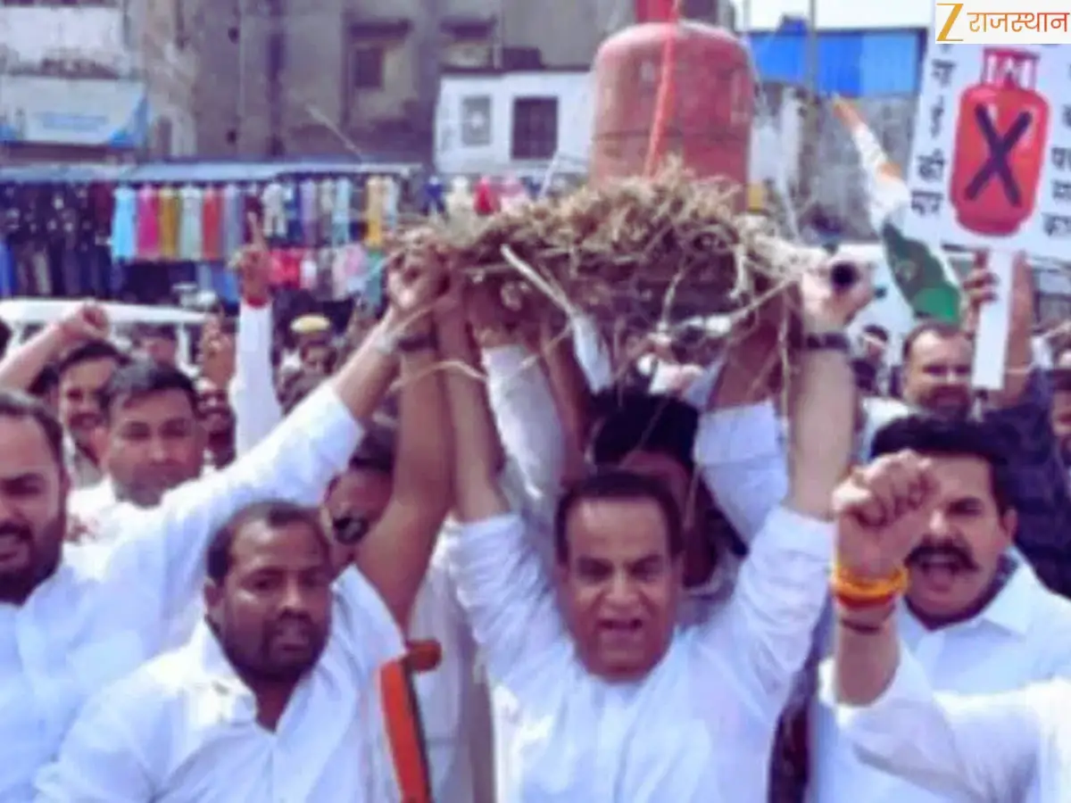 जयपुर में कांग्रेस ने निकाली गैस सिलेंडर की शव यात्रा, सड़कों पर जलाया चूल्हा, किल्लत पर सरकार को घेरा