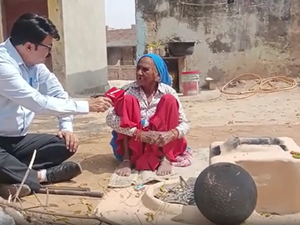 अलवर में गैस सिलेंडर की किल्लत, गांवों में फिर से जलने लगे चूल्हे