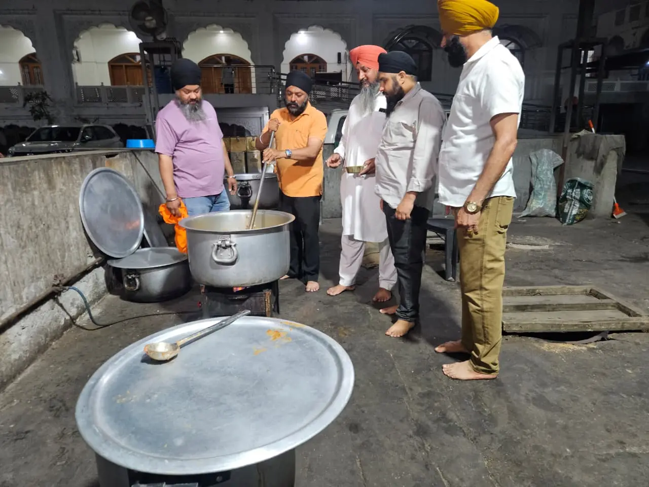 मिडिल ईस्ट युद्ध का असर अब लंगर तक, राजापार्क गुरुद्वारे में सिर्फ दो दिन की LPG बची