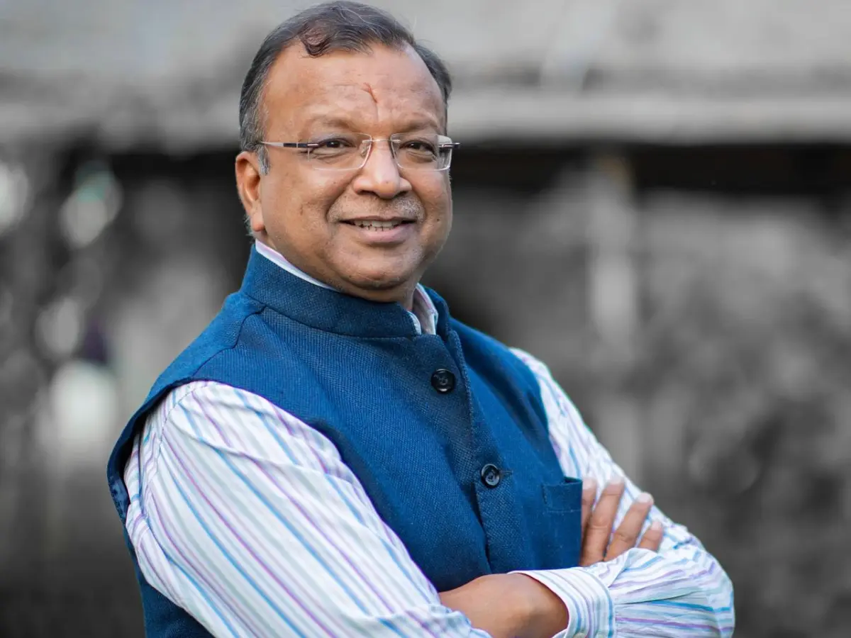 लुकआउट नोटिस के बाद अब वारंट, 960 करोड़ के घोटाले में फरार पूर्व IAS सुबोध अग्रवाल पर कसा और टाइट शिकंजा