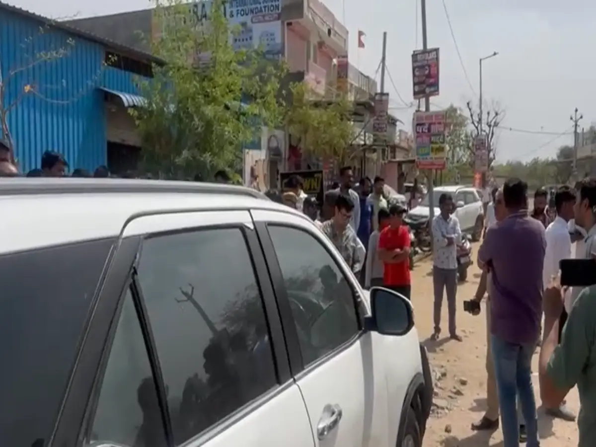 जयपुर में 3 गाड़ियों में भरकर आए बदमाशों ने प्रॉपर्टी कारोबारी पर की फायरिंग, जा रहा था मंदिर