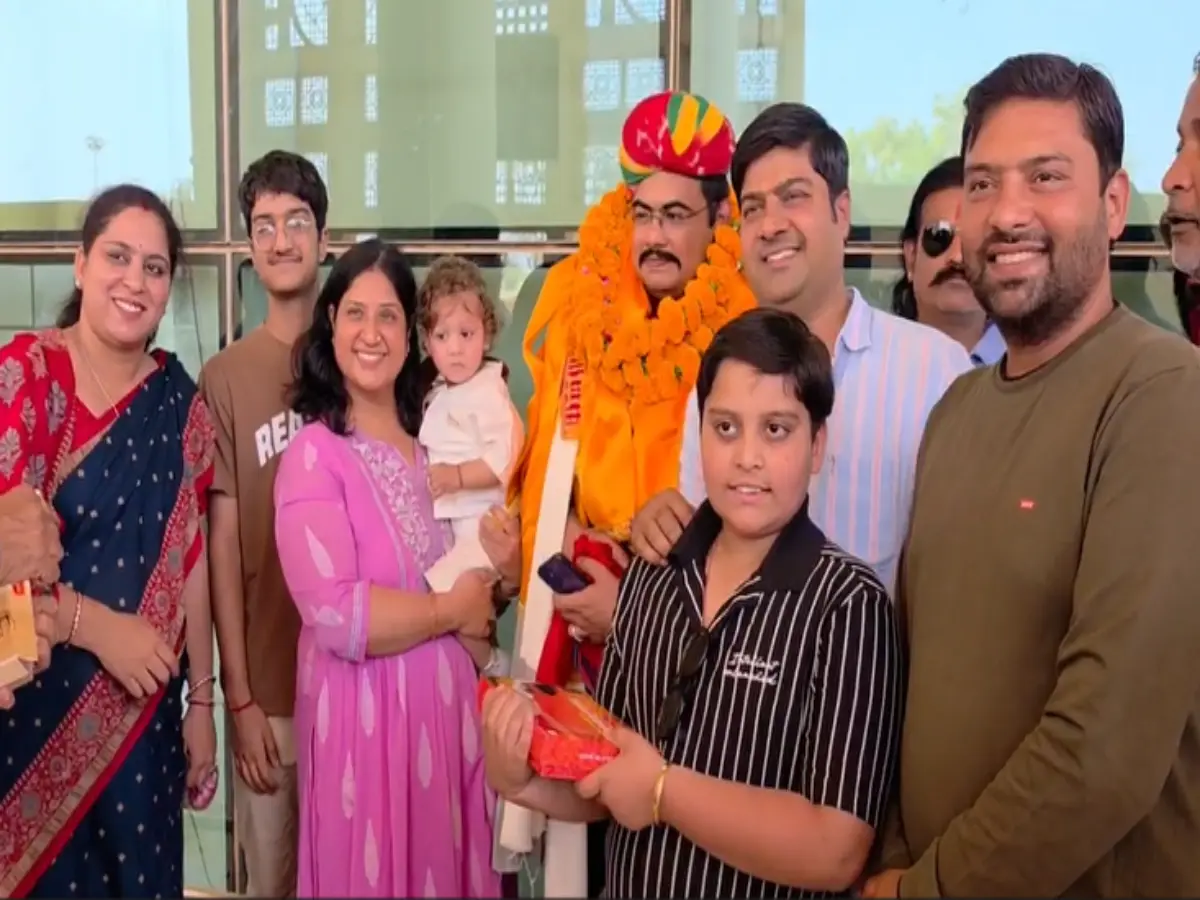 Jaisalmer News:  फलोदी के मयंक पुरोहित को 'पुष्करणा समाज रत्न' से किया सम्मानित,  UPSC परीक्षा की पास