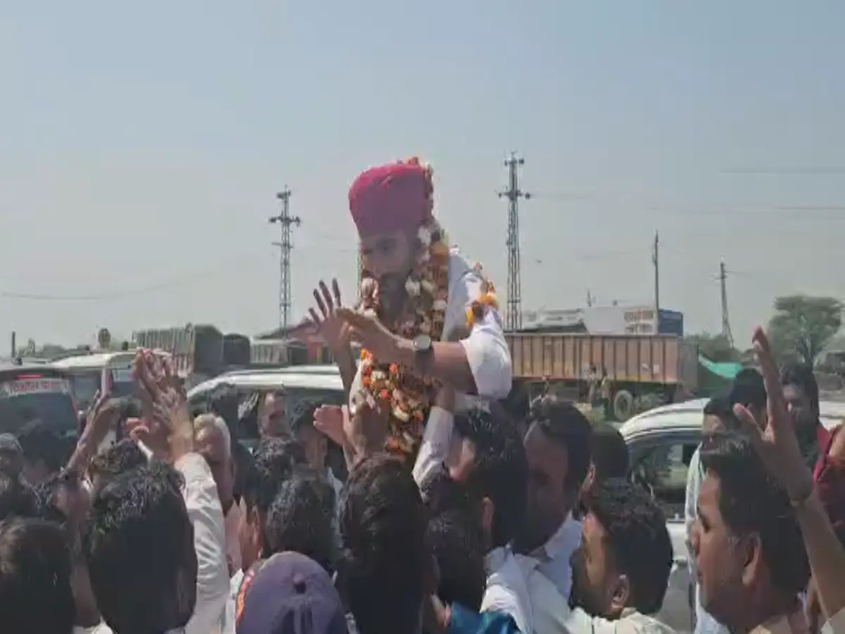 NSUI अध्यक्ष विनोद जाखड़ पहुंचे ब्यावर, छात्र संगठन और कांग्रेस कार्यकर्ताओं ने किया भव्य स्वागत