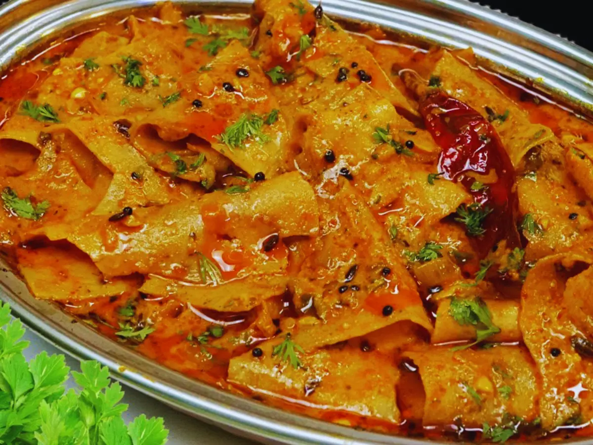 राजस्थानी स्टाइल में घर पर बनाएं पापड़ की सब्जी, जानें रेसिपी और फायदे