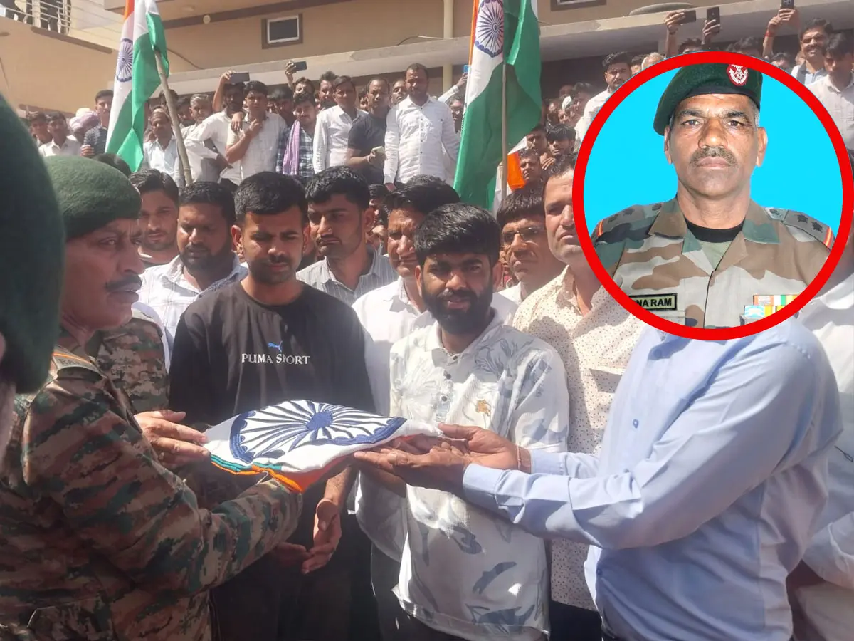 जब बेटों के हाथ थमाया गया उत्तराखंड आपदा में लापता सूबेदार पुनाराम का बक्सा, तो रो पड़े लोग