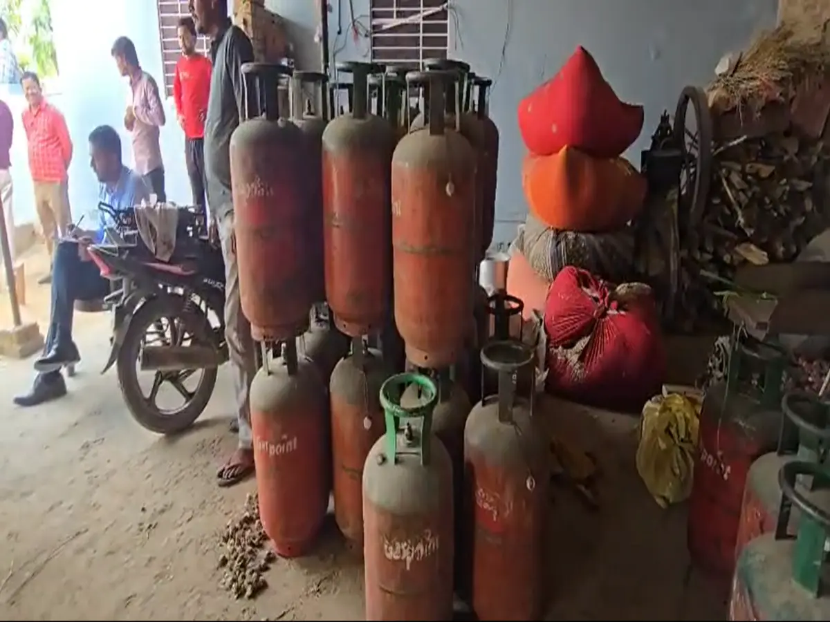 कोटपुतली में अवैध गैस एजेंसी का खुलासा! घर में चल रहा था व्यापार, DSO ने 201 सिलेंडर किए जब्त