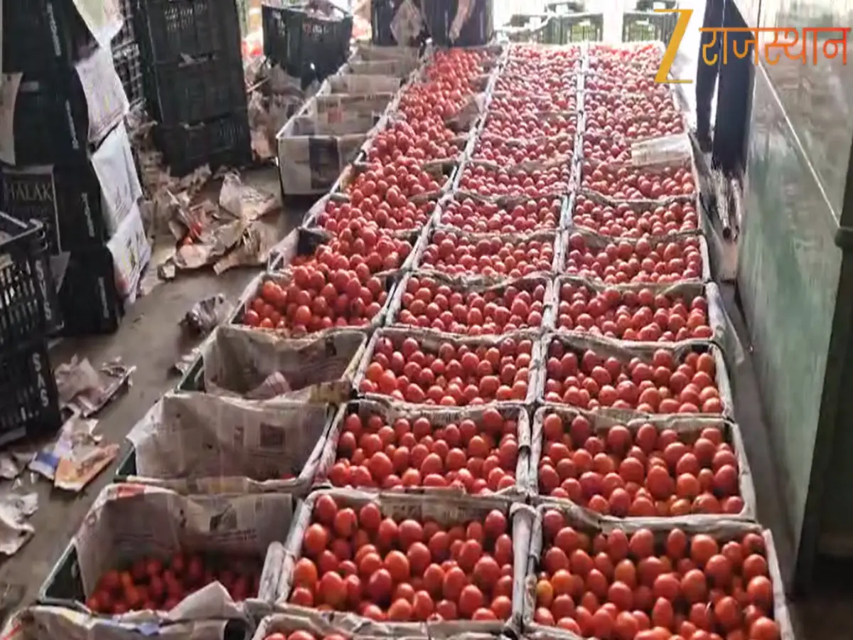 मुहाना मंडी में सब्जियों के भाव धराशायी, किसानों ने परेशान होकर उठाया यह कदम