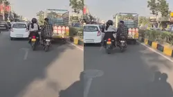 जयपुर में बाइक पर बैठी युवती से छेड़छाड़, वीडियो वायरल, देखें VIDEO