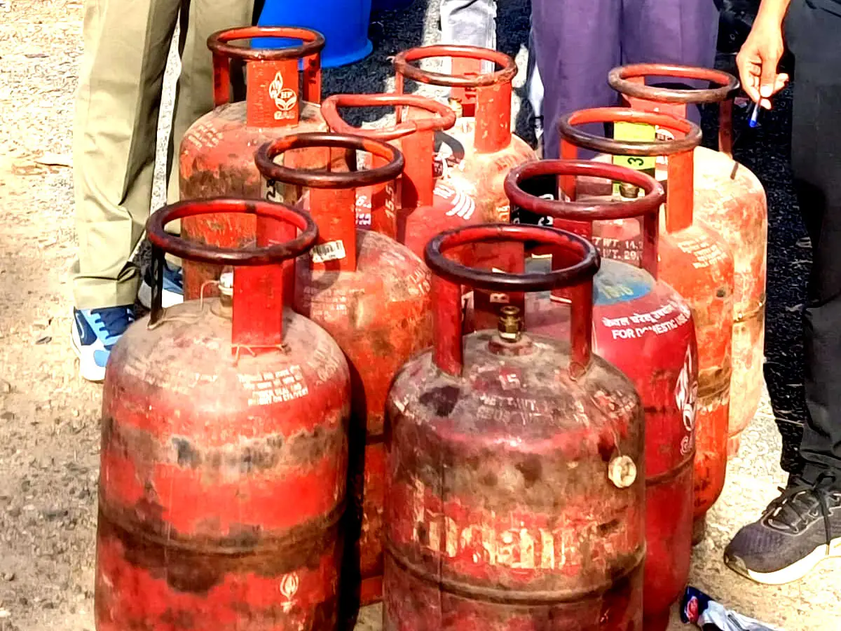 राजस्थान में कितने में मिल रहा गैस घरेलू और कॉमर्शियल सिलेंडर? एक क्लिक में जानिए अपने शहर के ताजा रेट
