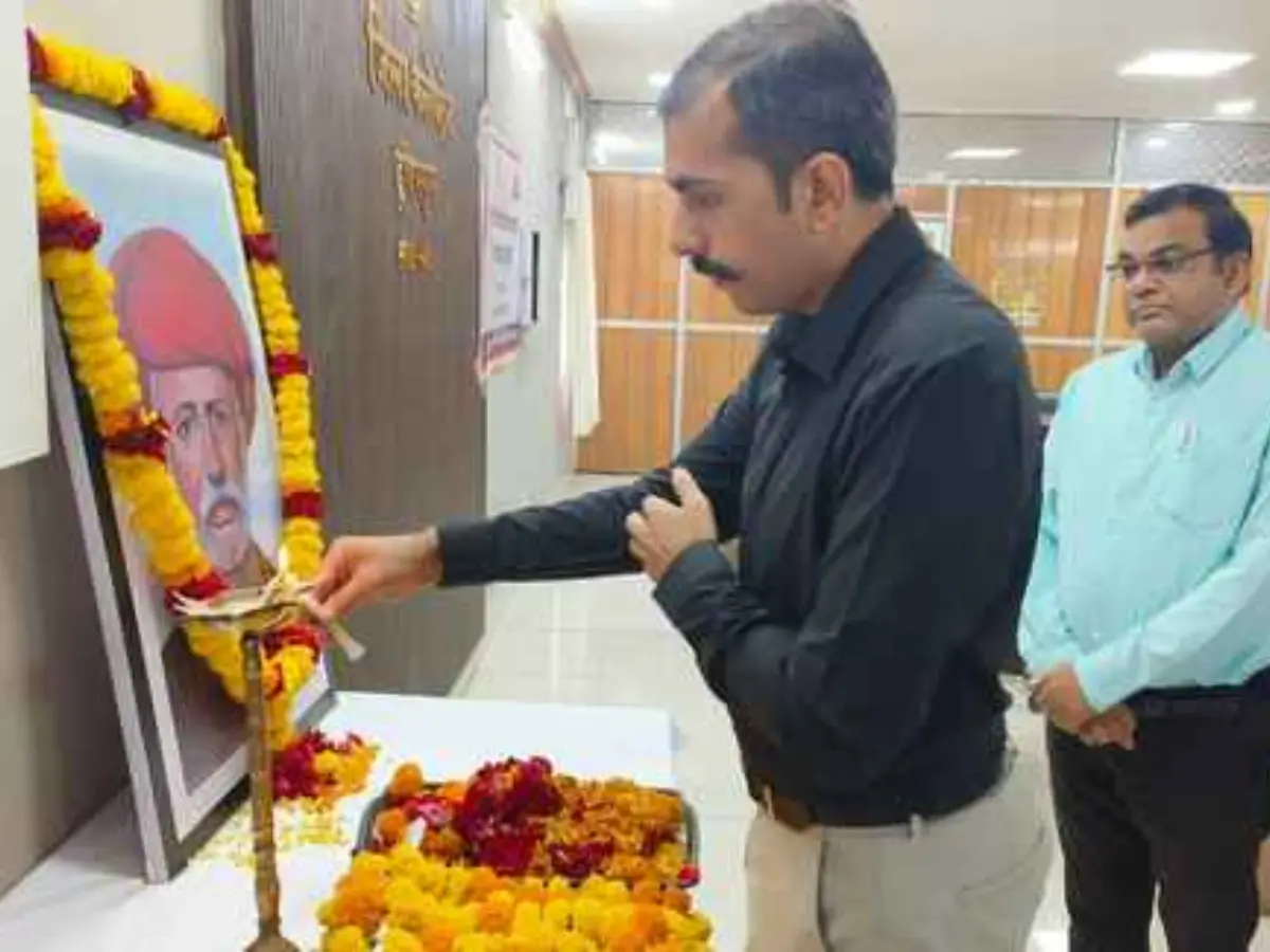 महात्मा ज्योतिबा फूले जयंती पर डूंगरपुर जिला प्रशासन का आयोजन, समाज कल्याण का लिया संकल्प