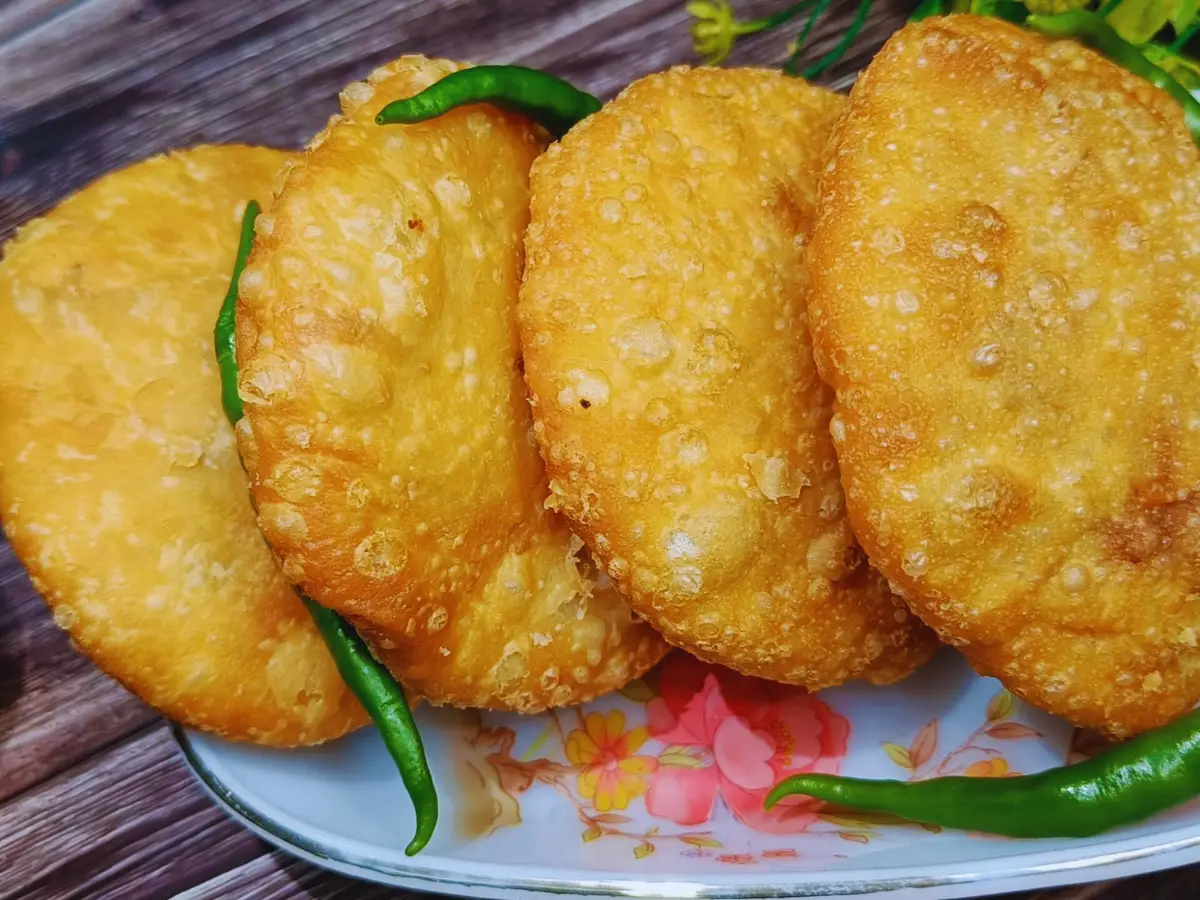 राजस्थानी स्टाइल में घर पर बनाएं प्याज की कचौड़ी, जानें रेसिपी और फायदे