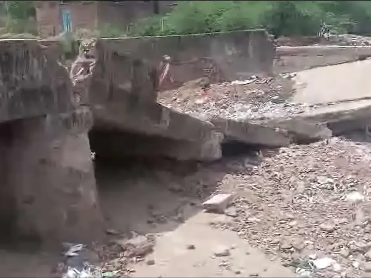 2 साल से टूटी पुलिया, ना सड़क ना रास्ता, सवाई माधोपुर के लोगों की बढ़ी मुश्किलें