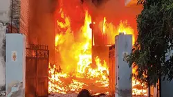 बहरोड़ के औद्योगिक क्षेत्र में लगी भीषण आग, धू-धू कर जल रही कपड़ा फैक्ट्री