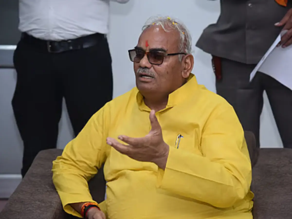 शिक्षा मंत्री मदन दिलावर का कोटा दौरा, प्रधानाचार्यों के साथ पेड़ लगाने और नामकरण पर चर्चा