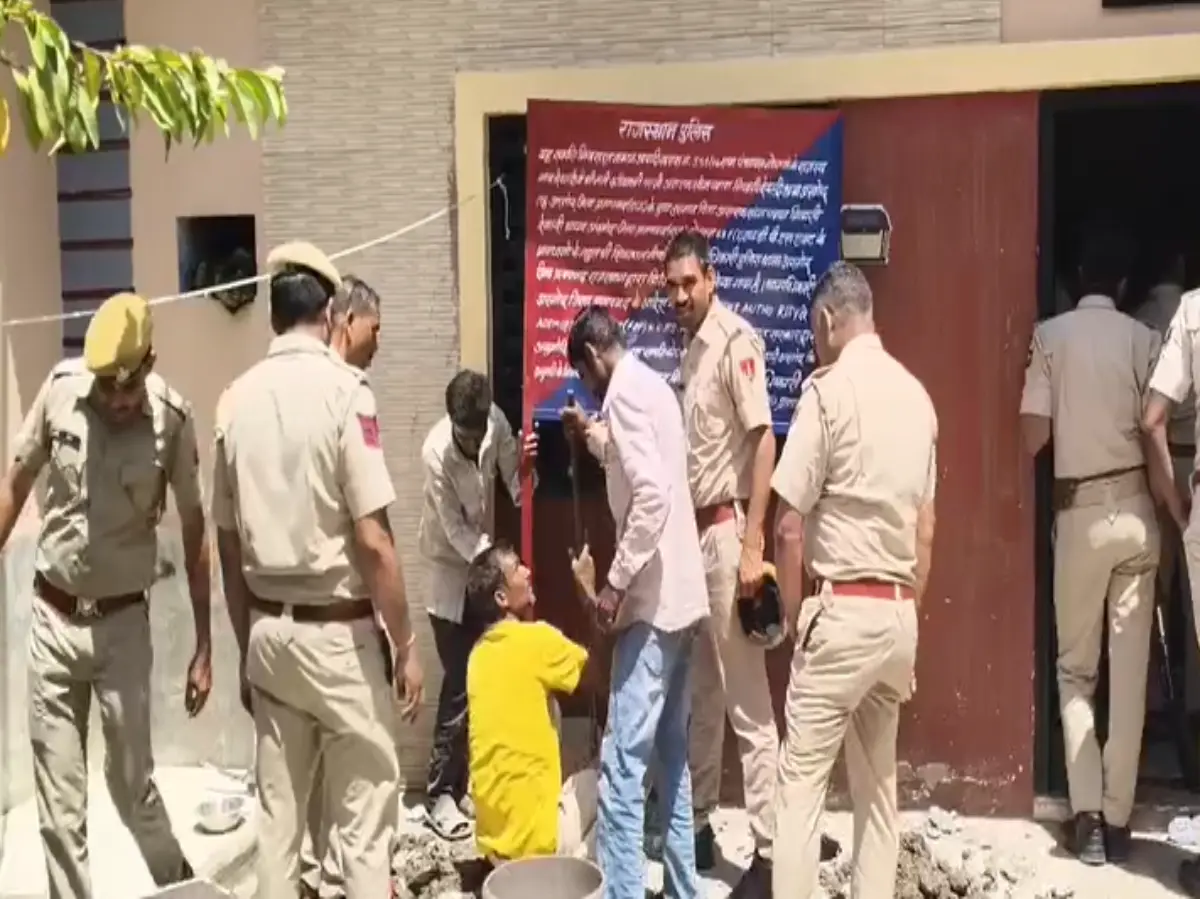 प्रतापगढ़ पुलिस ने 2.78 करोड़ की अवैध संपत्ति की फ्रीज, फार्म हाउस से मिले महंगे घोड़े, भैंसें
