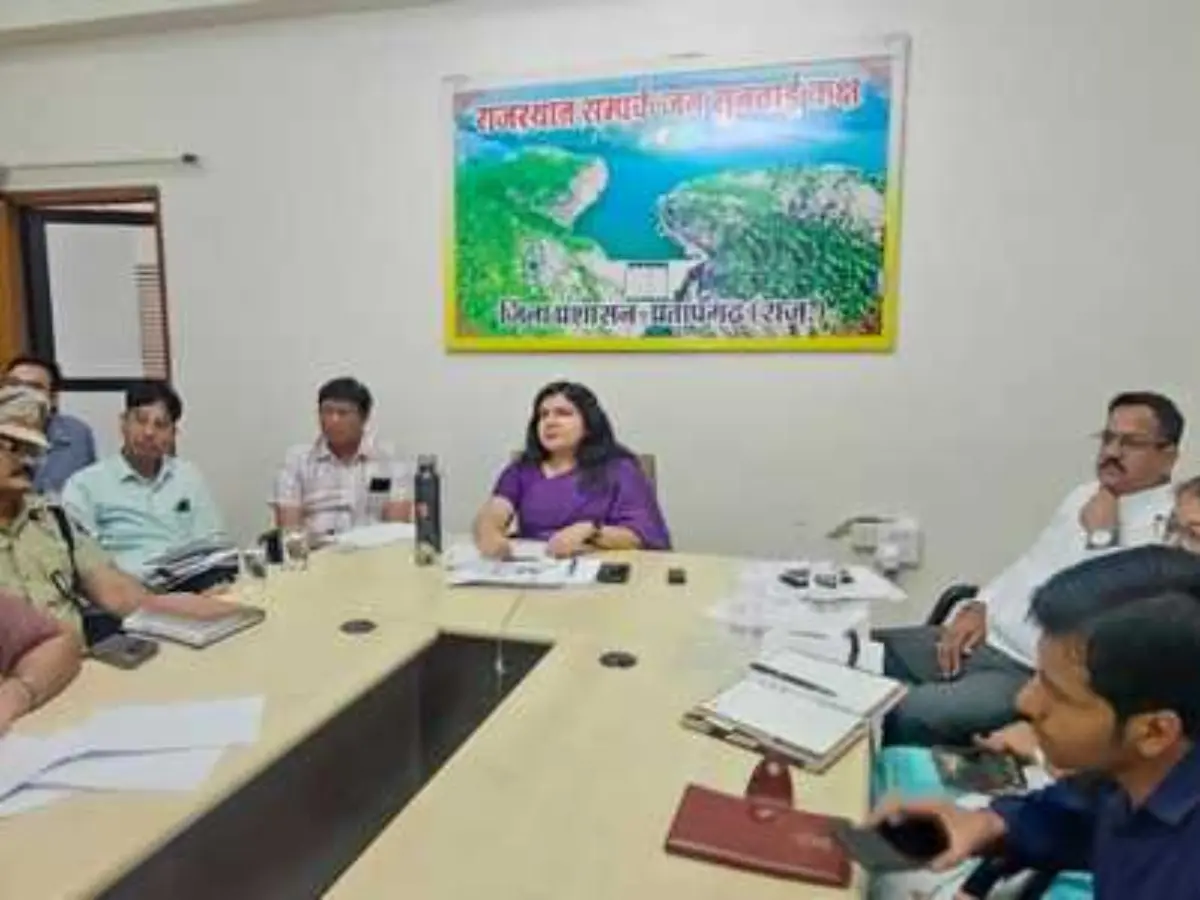 जिला कलेक्टर शुभम चौधरी ने ली साप्ताहिक समीक्षा बैठक, अधिकारियों को दिए सख्त निर्देश