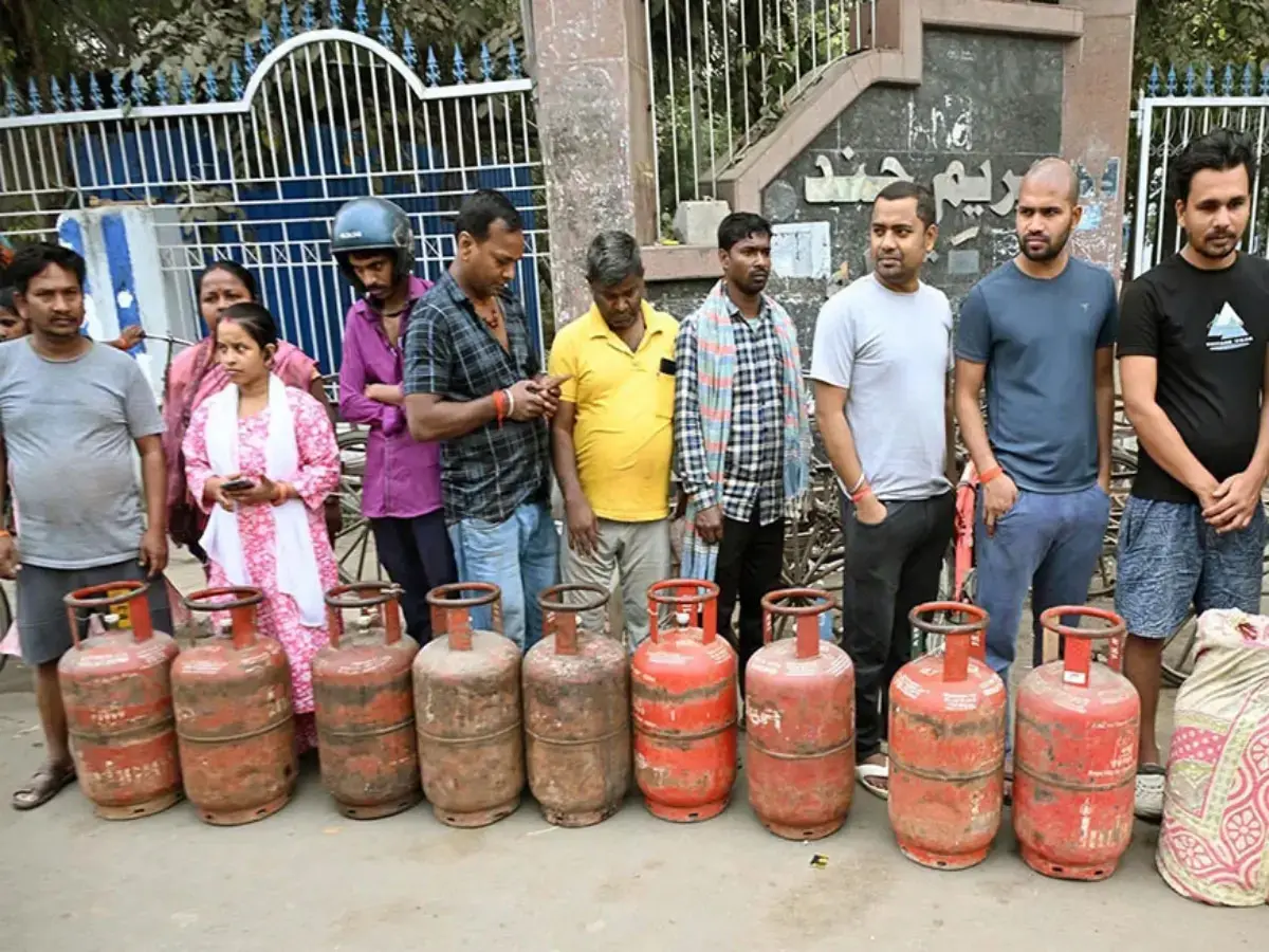 आज का LPG रेट जारी, जानिए आपके शहर में कितने में मिल रहा है 14.2 किलो गैस सिलेंडर?