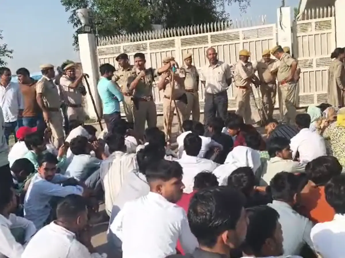 Rajasthan News: भिवाड़ी में मदरसन कंपनी के गेट पर मजदूरों का हंगामा, वेतन बढ़ोतरी और प्रताड़ना के खिलाफ खोला मोर्चा