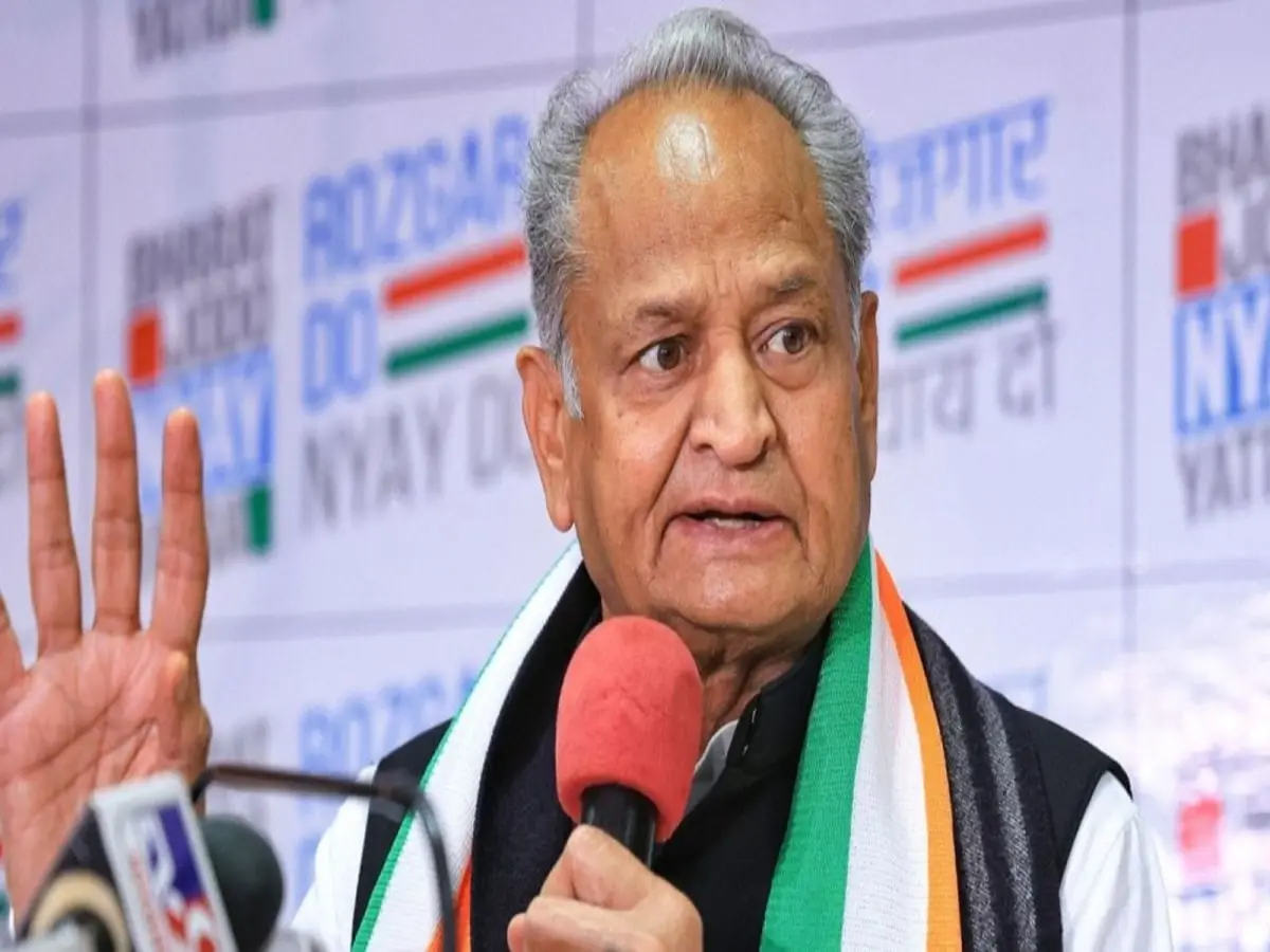 पूर्व CM गहलोत का पंचायत चुनाव को लेकर हमला, बोले-राष्ट्रपति, राज्यपाल से हस्तक्षेप की मांग