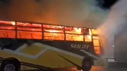 Rajasthan News: बारां में खड़ी स्लीपर कोच बस बनी आग का गोला, अटरू रोड पर टला बड़ा हादसा