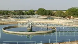 आखिर क्यों एक-एक बूंद पानी के लिए तरस रहा हजारों लोगों की प्यास बुझाने वाला गांव? देखें वीडियो-