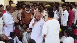 पुलिस कॉन्स्टेबल के संदिग्ध मौत पर अस्पताल में हंगामा, 1 करोड़ मुआवजे और गिरफ्तारी की मांग