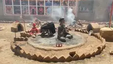 Photos: 45°C की तपन में रशियन योगिनी पुष्कर में क्यों कर रही तप?