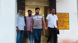 ACB को देखते ही कांपने लगा रिश्वतखोर! फर्श पर फेंके घूस के पैसे, टोंक औषधि विभाग में मचा हड़कंप