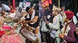 गरीब परिवार की बेटियों की शादी में आगे आए भगवान! अपने घर से विधि-विधान के साथ कराया विवाह
