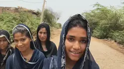 'DM अंकल… हमारा रास्ता बनवा दो'- स्कूली बच्चियों ने डीग कलेक्टर से लगाई गुहार