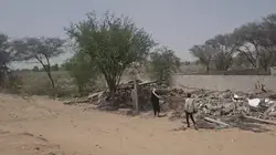 जैसलमेर के मोहनगढ़ में प्रशासन का बुलडोजर एक्शन, 12 अवैध दुकानें ध्वस्त